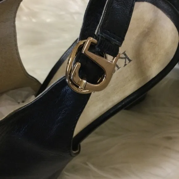 Kiss Kiss Italy Black Leather with‎ Rhinestones Peep Toe Sandals Size 7.5 NWOT