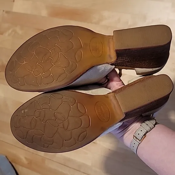 Kork-Ease Gazania Sand Suede Wedge Heel Sandals Size 9 New Without Box