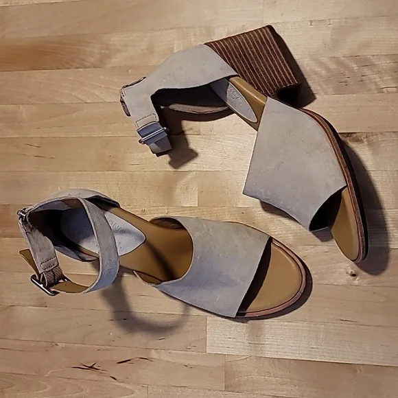 Kork-Ease Gazania Sand Suede Wedge Heel Sandals Size 9 New Without Box