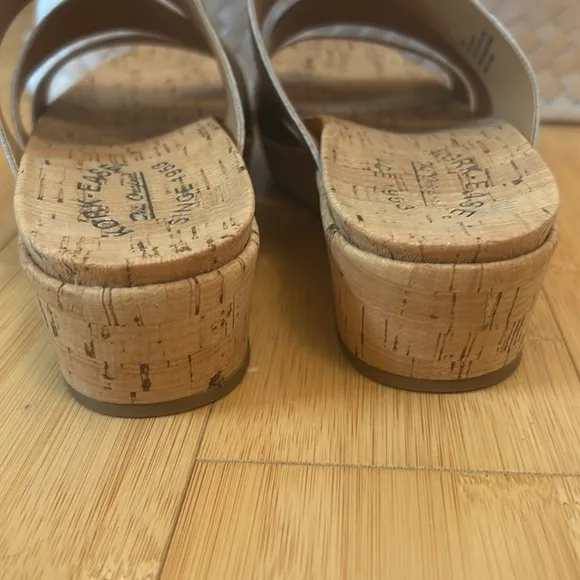 Kork-Ease Women’s Menzie Sandals, Gold Straps, size 8 NWOB