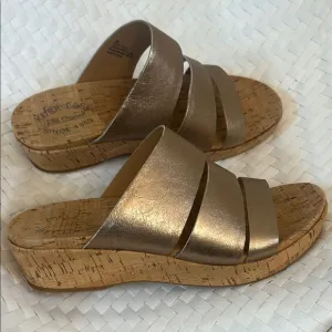 Kork-Ease Women’s Menzie Sandals, Gold Straps, size 8 NWOB