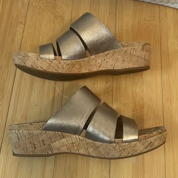 Kork-Ease Women’s Menzie Sandals, Gold Straps, size 8 NWOB