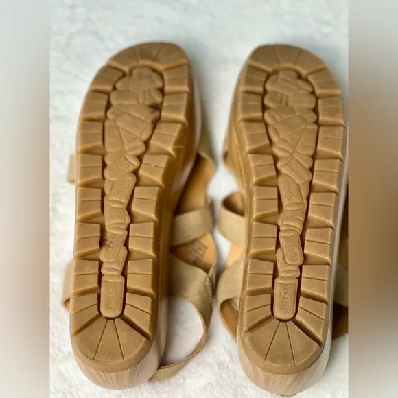 Korks Fallon Platform Wedge Sandals Size 7M