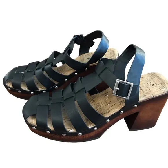 Korks Whitney platform sandal, size 10