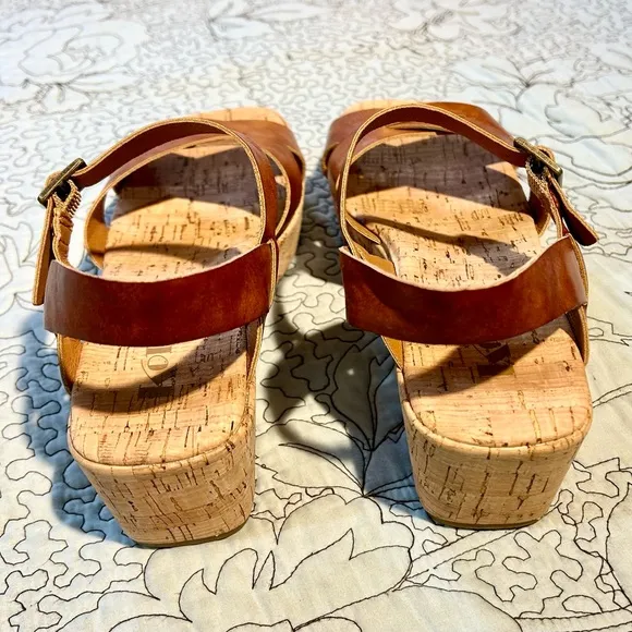 KORKS Women's Dasha ll Platform ComfortSandals in Dark Tan Sz 8