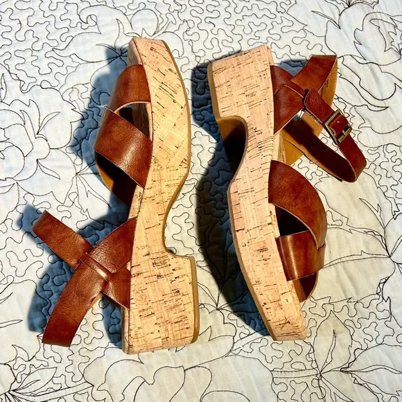 KORKS Women's Dasha ll Platform ComfortSandals in Dark Tan Sz 8