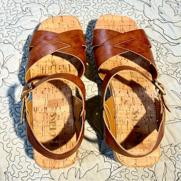 KORKS Women's Dasha ll Platform ComfortSandals in Dark Tan Sz 8