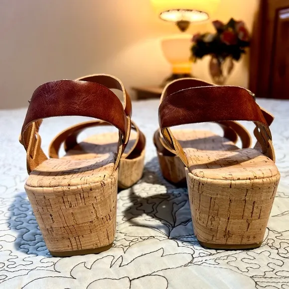 KORKS Women's Dasha ll Platform ComfortSandals in Dark Tan Sz 8