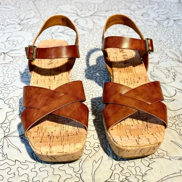KORKS Women's Dasha ll Platform ComfortSandals in Dark Tan Sz 8