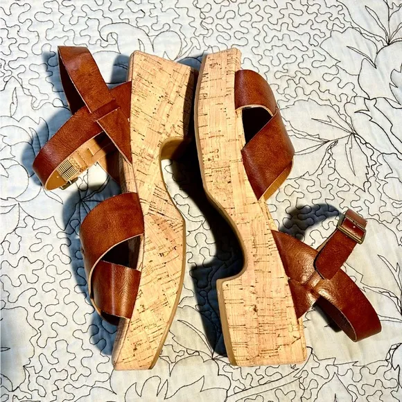 KORKS Women's Dasha ll Platform ComfortSandals in Dark Tan Sz 8