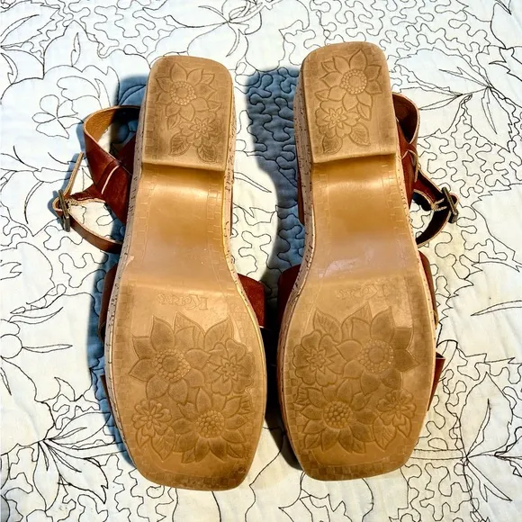 KORKS Women's Dasha ll Platform ComfortSandals in Dark Tan Sz 8