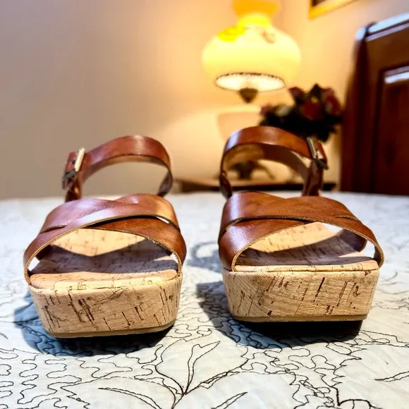 KORKS Women's Dasha ll Platform ComfortSandals in Dark Tan Sz 8