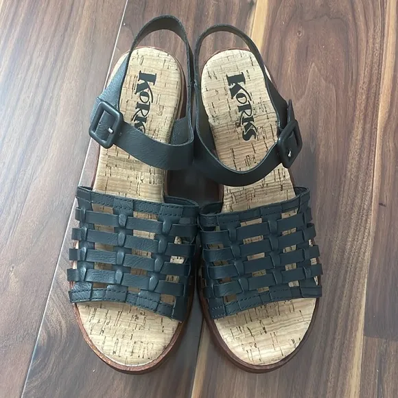 Korks Women's Marley Caged Faux LeatherWedge Sandals Black Size 7