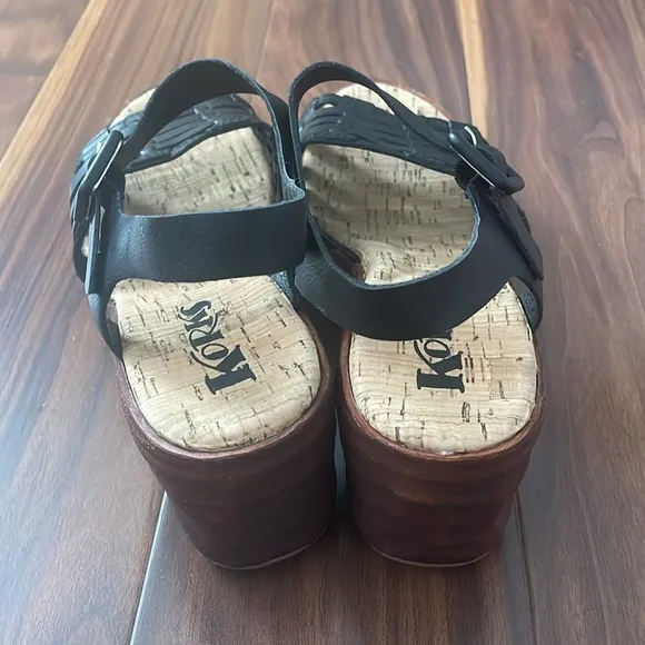 Korks Women's Marley Caged Faux LeatherWedge Sandals Black Size 7
