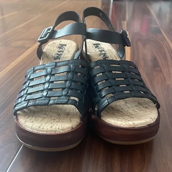 Korks Women's Marley Caged Faux LeatherWedge Sandals Black Size 7