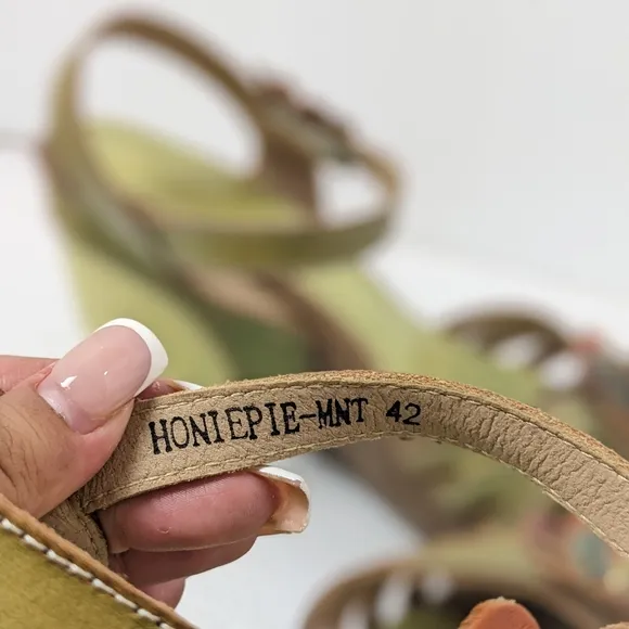 L ' Artiste leather honiepie sandals