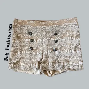 Lace stretch shorts size L