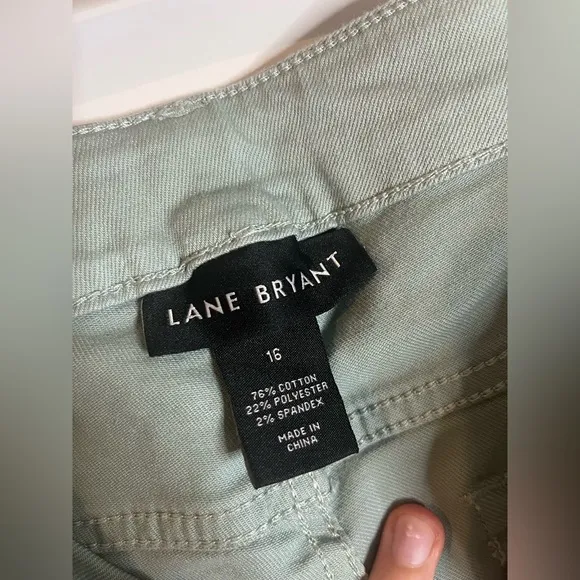 Lane Bryant Sage Green Casual High Rise Flex WaistBand Capri Shorts Pockets 16