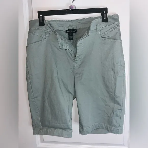 Lane Bryant Sage Green Casual High Rise Flex WaistBand Capri Shorts Pockets 16