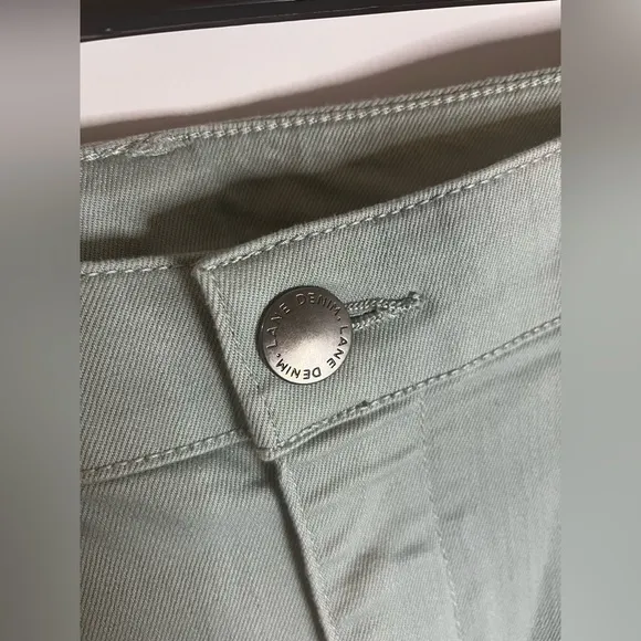 Lane Bryant Sage Green Casual High Rise Flex WaistBand Capri Shorts Pockets 16