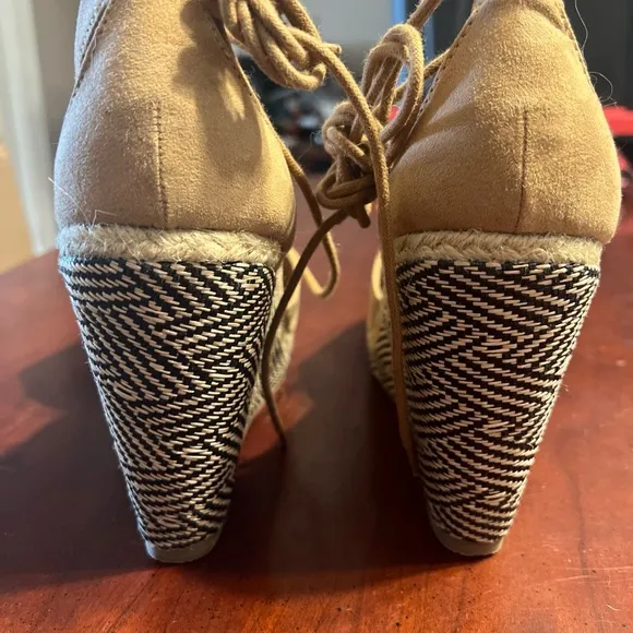 Lane Bryant Womens  Wedge High Heel Ankle Tie Closed Tan color 11W NEW