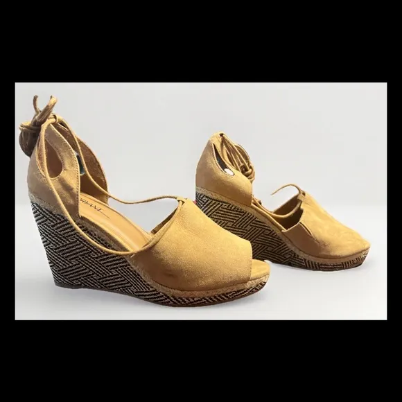 Lane Bryant Womens  Wedge High Heel Ankle Tie Closed Tan color 11W NEW
