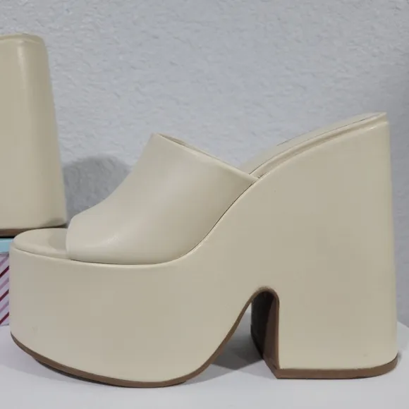 Larroudé Miso Slip On Platform Sandals | Sz 8 | $315