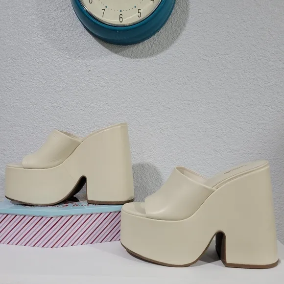 Larroudé Miso Slip On Platform Sandals | Sz 8 | $315