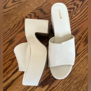 Larroude ivory platform sandals Size 10