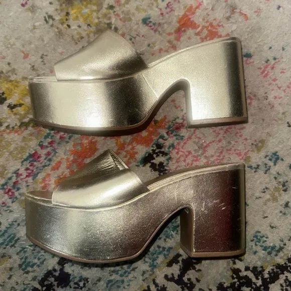 Larroude Miso Platform Mule Sandals in Metallic Gold...Size 9