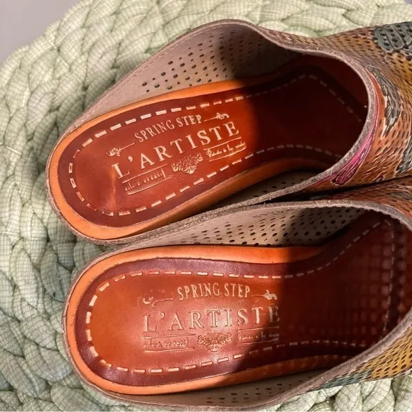 L’Artiste Spring Step Stylin Tan Floral Perforated Peep Toe Slip On Heel Mules