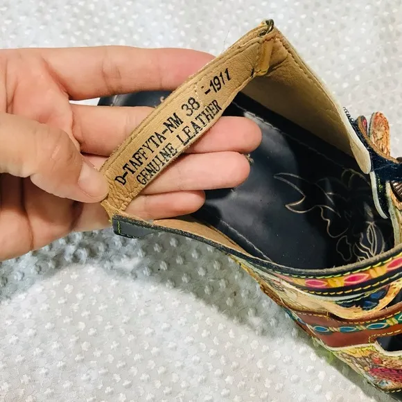 L'Artiste Taffyta Genuine Leather StrappyBuckle Wedge Sandals