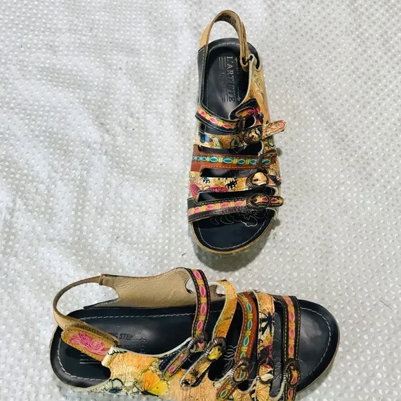 L'Artiste Taffyta Genuine Leather StrappyBuckle Wedge Sandals
