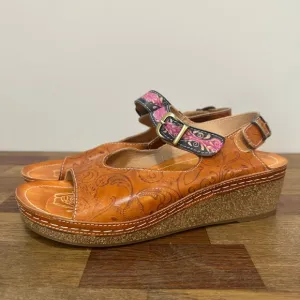 L'Artiste Womens Sandals Wedge 8.5 Tooled Leather Slingback Artistic Buckle