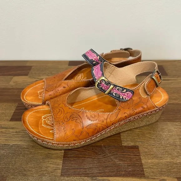 L'Artiste Womens Sandals Wedge 8.5 Tooled Leather Slingback Artistic Buckle
