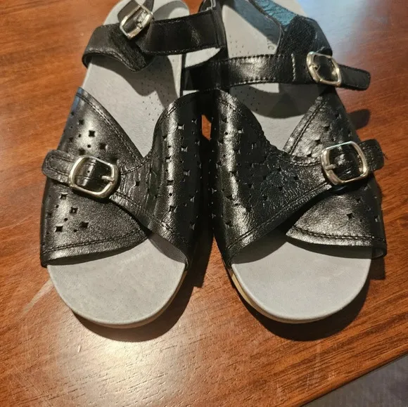 Leather wedge sandals size 10
