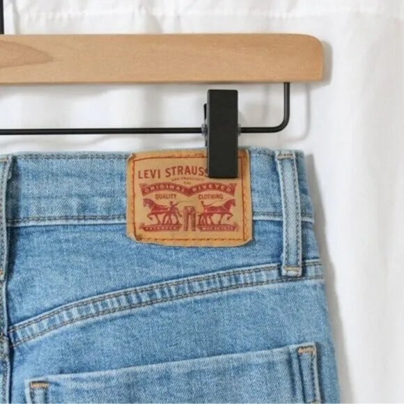 Levi’s Mile High Crop Wide Leg Jeans in Light Wash 25