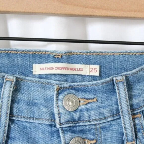 Levi’s Mile High Crop Wide Leg Jeans in Light Wash 25