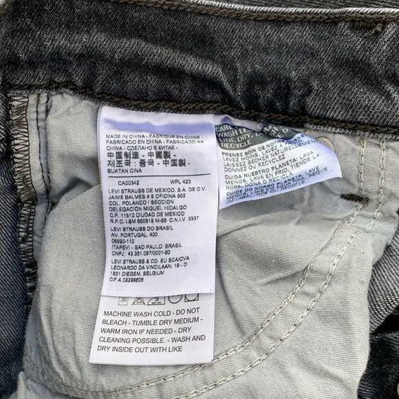Levi’s Premium Wedgie Straight Distressed Black Cropped Jeans