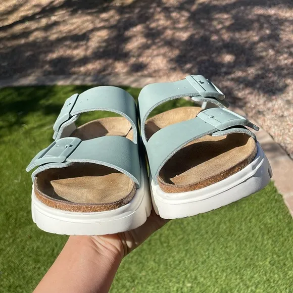 LIKE NEW BIRKENSTOCK Arizona Chunky Sandals!