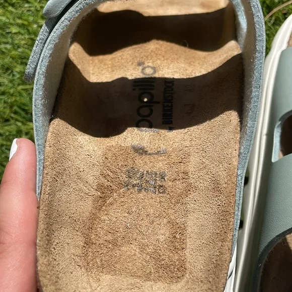 LIKE NEW BIRKENSTOCK Arizona Chunky Sandals!