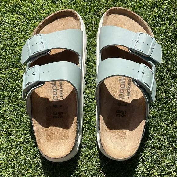 LIKE NEW BIRKENSTOCK Arizona Chunky Sandals!