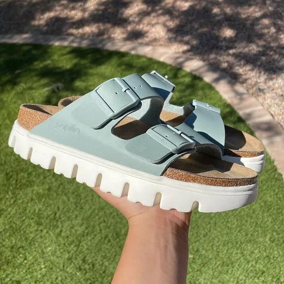 LIKE NEW BIRKENSTOCK Arizona Chunky Sandals!