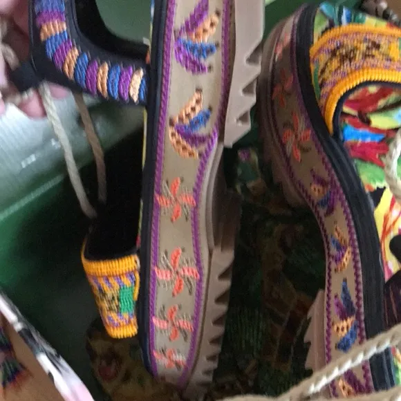 Like New Farm Rio Beaded Bananas Platform Ankle Wrap Sandals 41 (10)