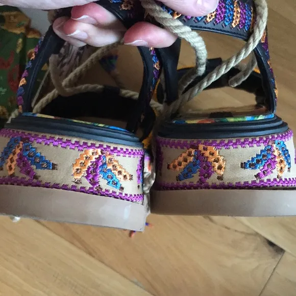 Like New Farm Rio Beaded Bananas Platform Ankle Wrap Sandals 41 (10)