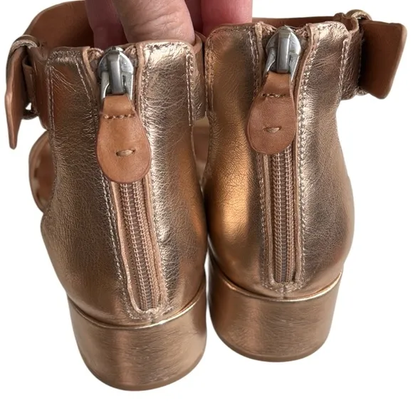 Like New Gentle Souls Kenneth Cole Leather Break My Park Sandals Gold 7 1/2