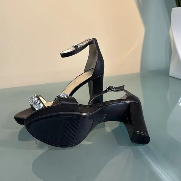 Like NEW Naturalizer Black Leather and Crystal Platforms Sandals Size 7W