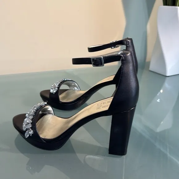 Like NEW Naturalizer Black Leather and Crystal Platforms Sandals Size 7W