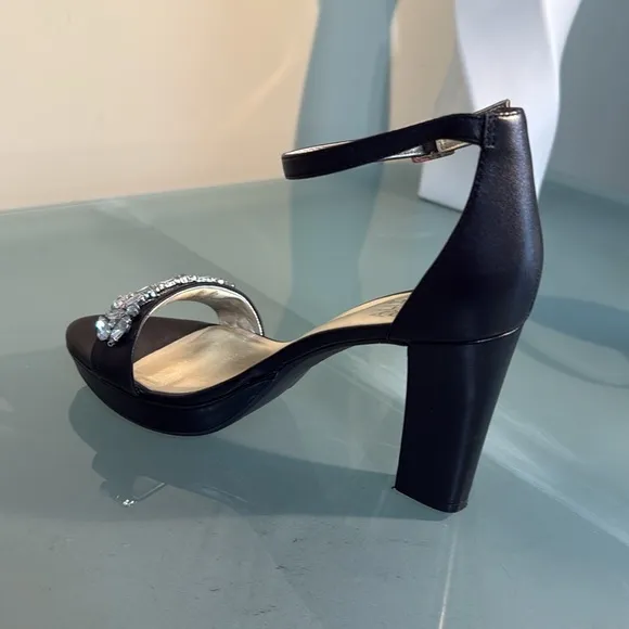 Like NEW Naturalizer Black Leather and Crystal Platforms Sandals Size 7W