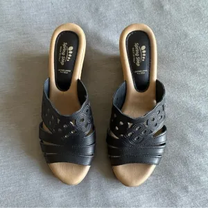 LIKE NEW Spring Step Melancholy Sandals in Black
